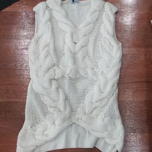 Malo cashmere sweater with cable pattern on front